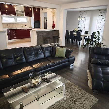 3 Bedrooms Apartman Dmt Kaštela Buitenkant foto