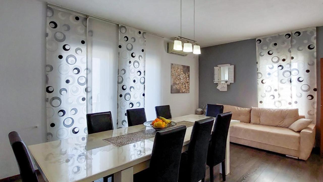 3 Bedrooms Apartman Dmt Kaštela Buitenkant foto